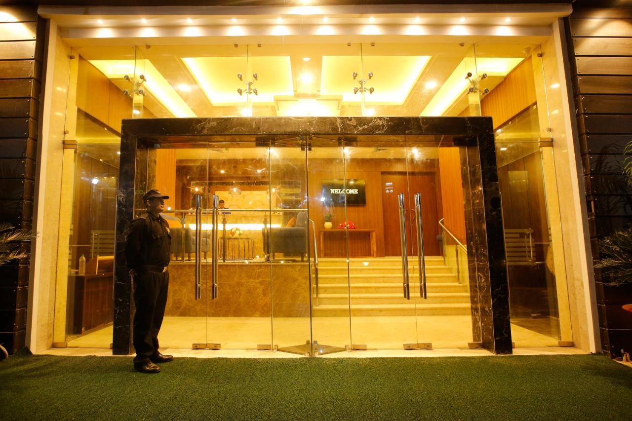 Hotel The Fern Residency Noida Exterior foto