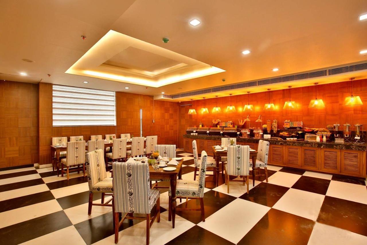 Hotel The Fern Residency Noida Exterior foto