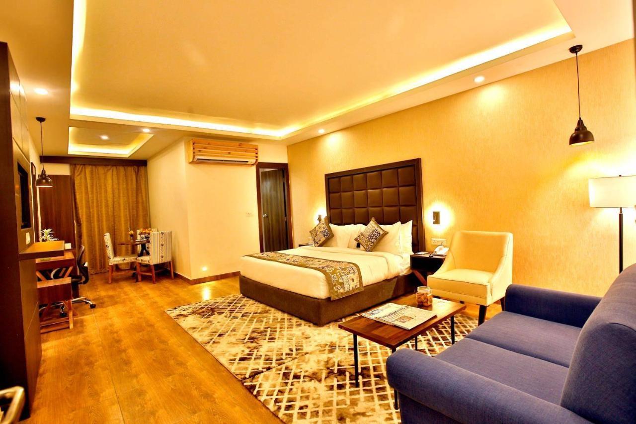 Hotel The Fern Residency Noida Exterior foto